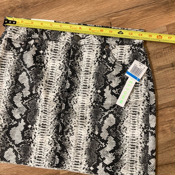 Tinseltown | NWT Snake Embossed Denim Mini Skirt - Picture 8 of 9